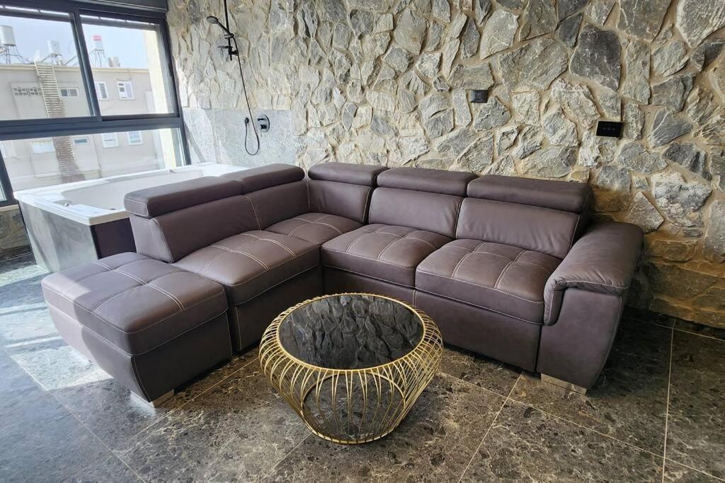 מבנים בים 75 Suites At Sea Haifa Exterior foto